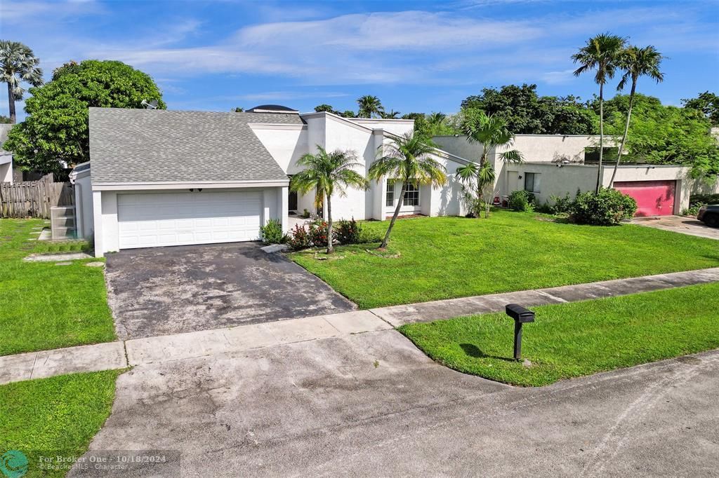 For Sale: $595,000 (3 beds, 2 baths, 1949 Square Feet)