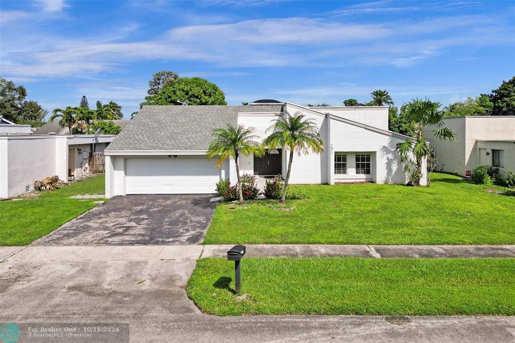 For Sale: $595,000 (3 beds, 2 baths, 1949 Square Feet)