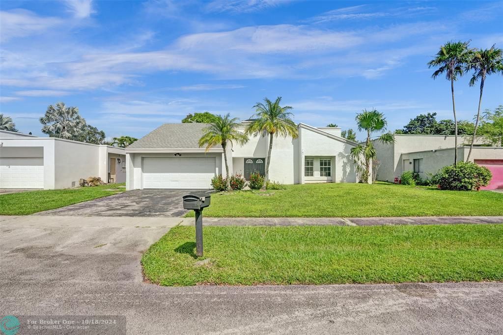 For Sale: $595,000 (3 beds, 2 baths, 1949 Square Feet)