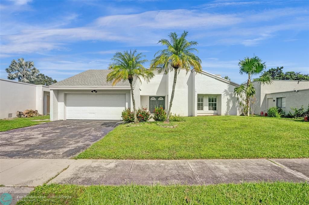 For Sale: $595,000 (3 beds, 2 baths, 1949 Square Feet)