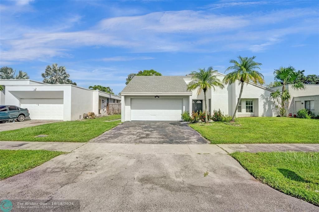 For Sale: $595,000 (3 beds, 2 baths, 1949 Square Feet)