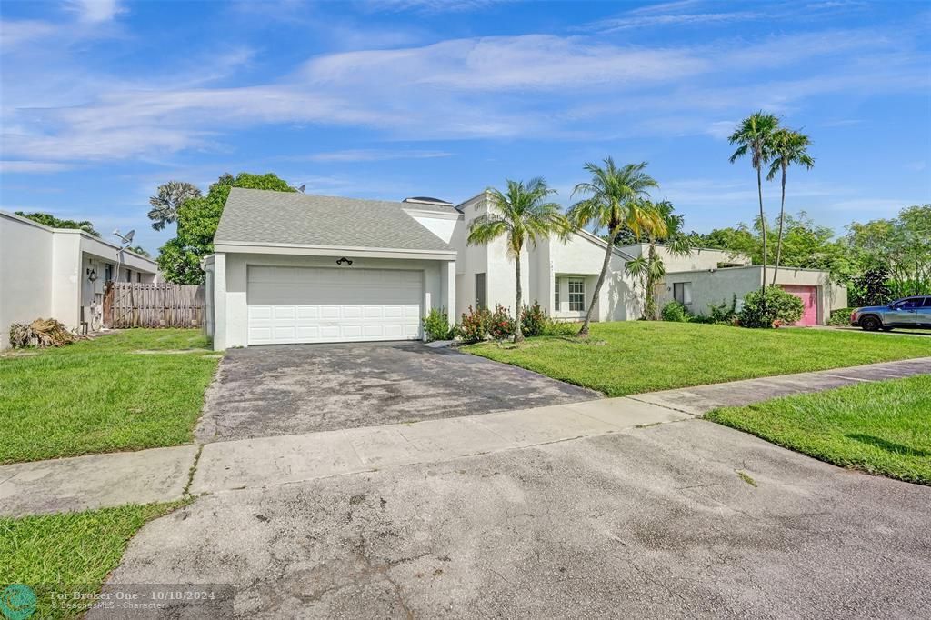 For Sale: $595,000 (3 beds, 2 baths, 1949 Square Feet)