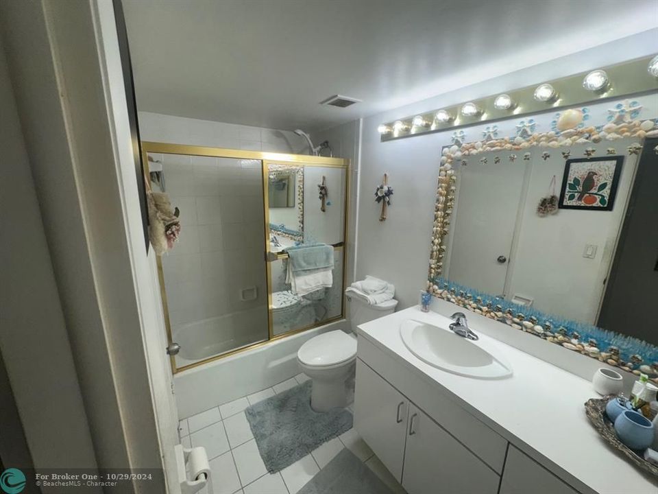 For Sale: $610,000 (2 beds, 2 baths, 1000 Square Feet)