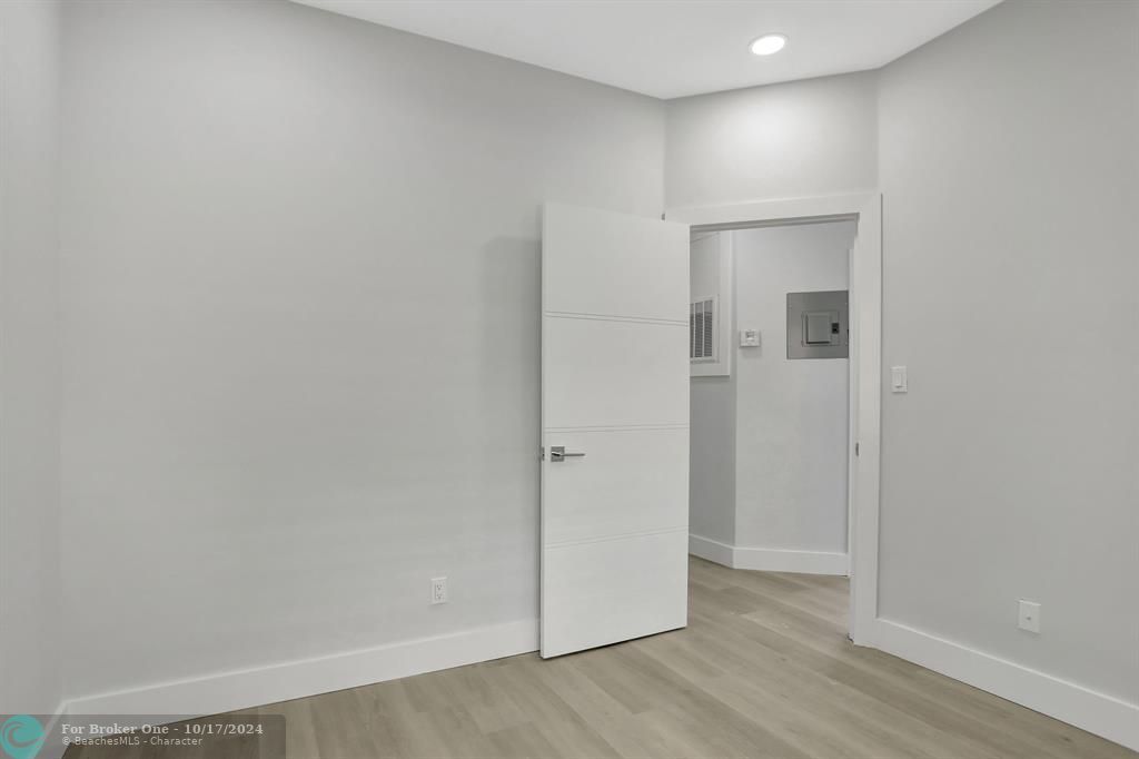 For Sale: $389,000 (3 beds, 2 baths, 974 Square Feet)