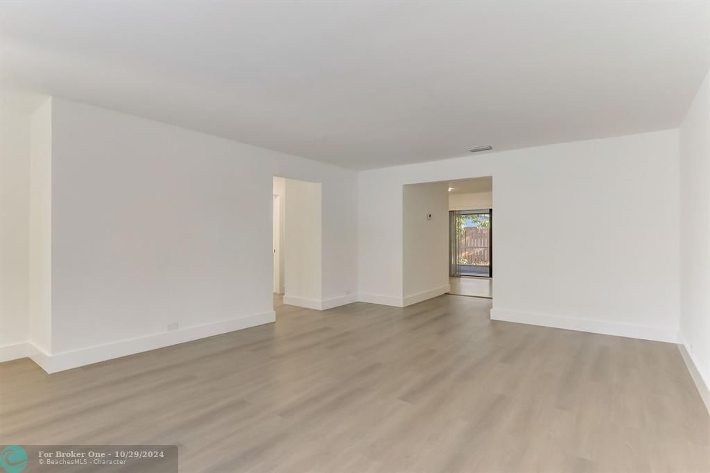 For Sale: $2,995 (2 beds, 2 baths, 1170 Square Feet)