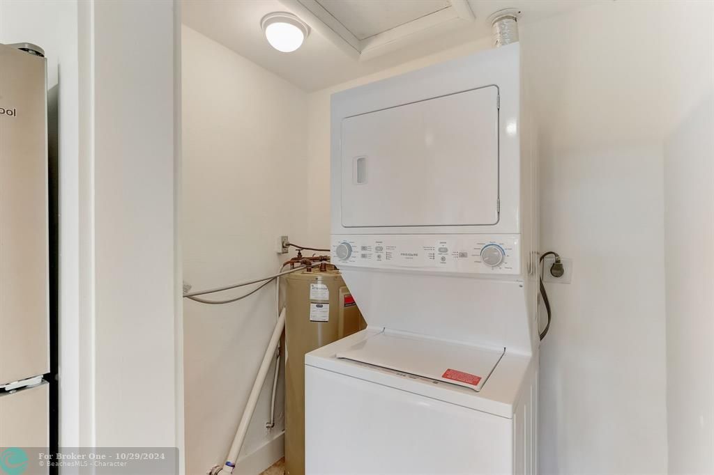 For Sale: $2,995 (2 beds, 2 baths, 1170 Square Feet)