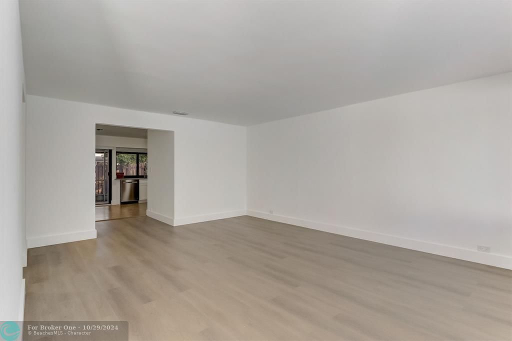 For Sale: $2,995 (2 beds, 2 baths, 1170 Square Feet)