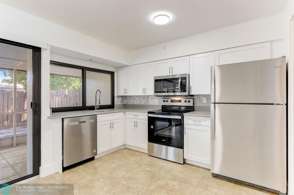 For Sale: $2,995 (2 beds, 2 baths, 1170 Square Feet)