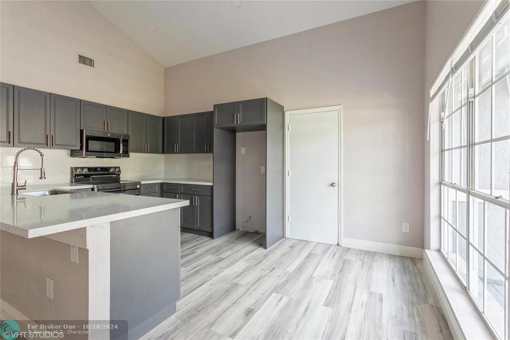 For Sale: $465,900 (4 beds, 2 baths, 1546 Square Feet)