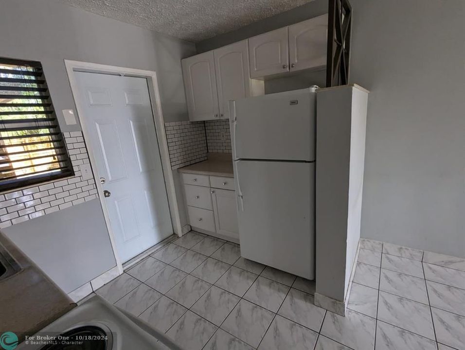 For Sale: $1,990 (2 beds, 1 baths, 2916 Square Feet)