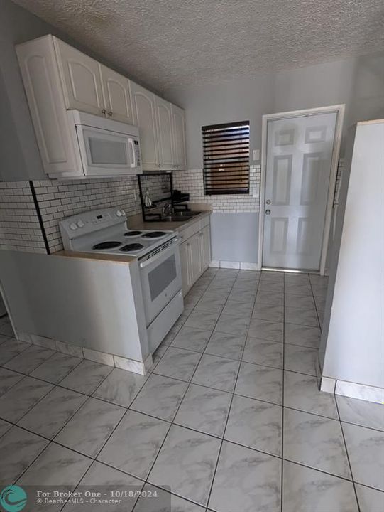 For Sale: $1,990 (2 beds, 1 baths, 2916 Square Feet)