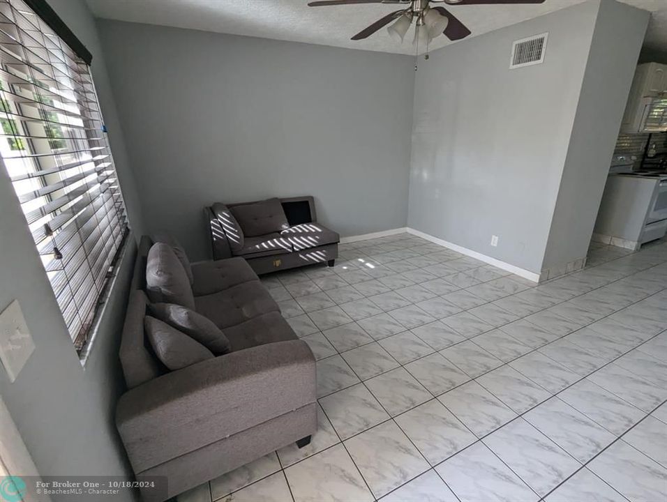 For Sale: $1,990 (2 beds, 1 baths, 2916 Square Feet)