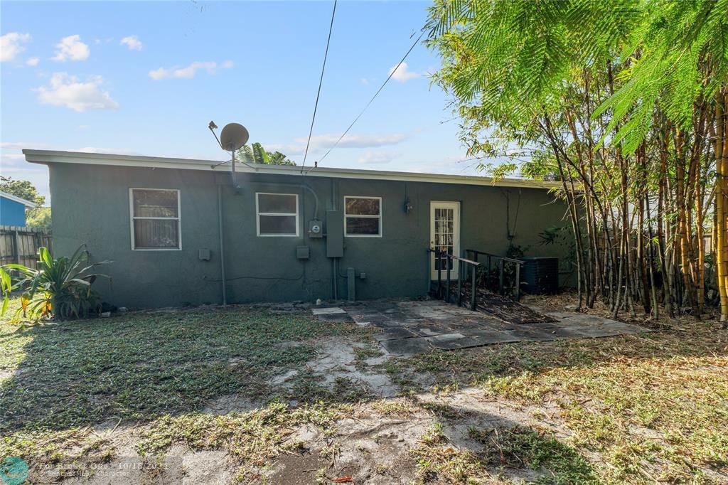 For Sale: $349,900 (2 beds, 1 baths, 720 Square Feet)