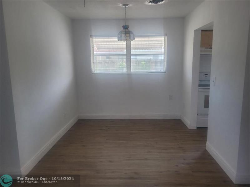 For Rent: $2,500 (2 beds, 1 baths, 891 Square Feet)