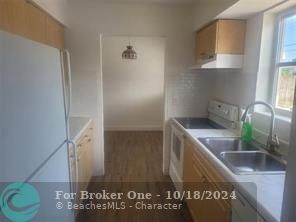 For Rent: $2,500 (2 beds, 1 baths, 891 Square Feet)