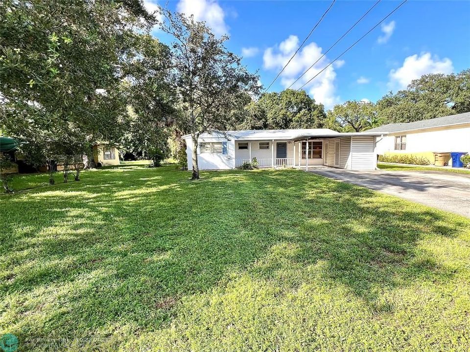 For Sale: $450,000 (3 beds, 2 baths, 1195 Square Feet)