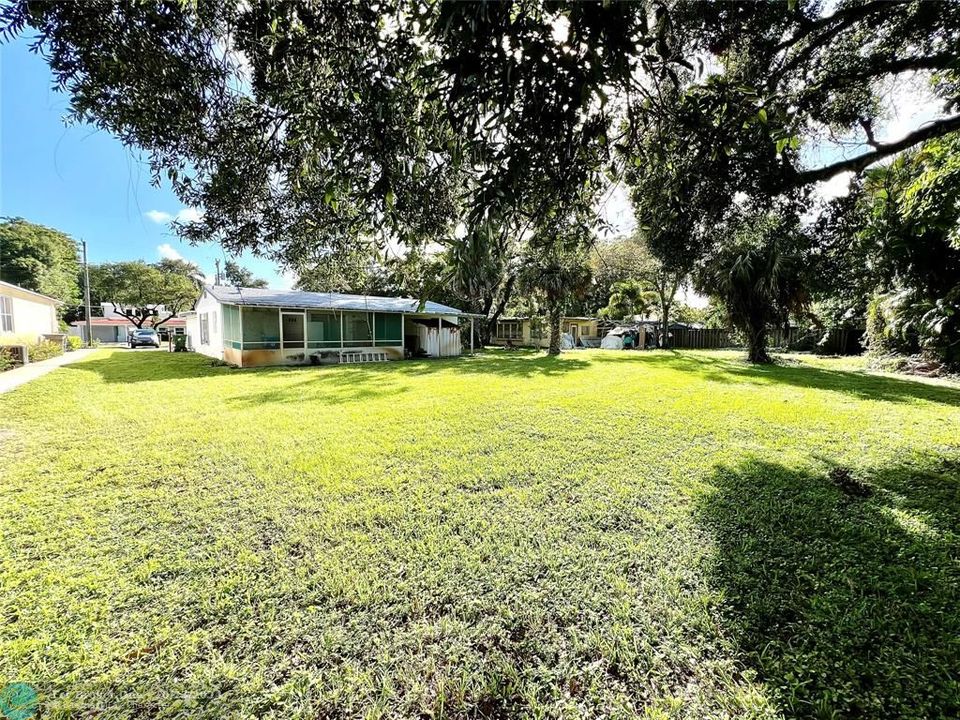 For Sale: $450,000 (3 beds, 2 baths, 1195 Square Feet)