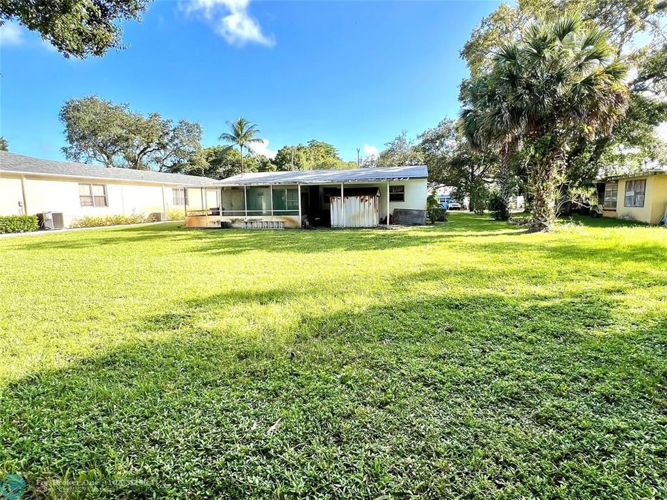 For Sale: $450,000 (3 beds, 2 baths, 1195 Square Feet)