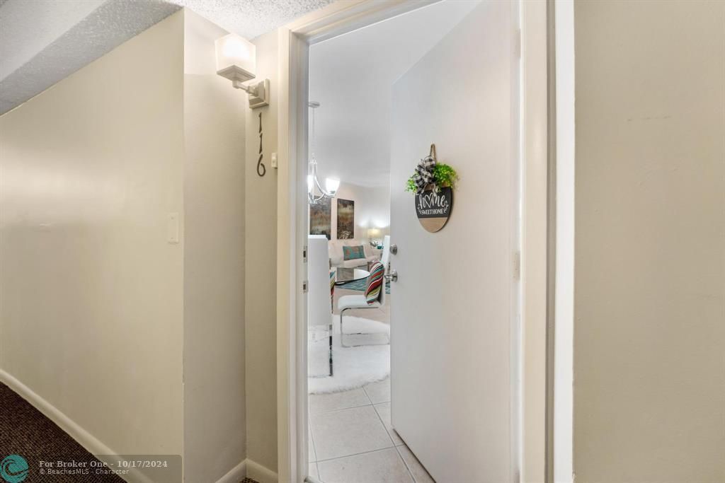 For Sale: $409,900 (2 beds, 2 baths, 1180 Square Feet)