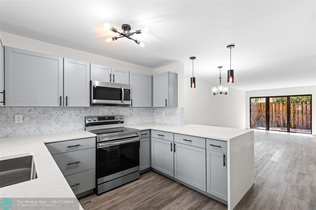 For Sale: $409,990 (2 beds, 1 baths, 888 Square Feet)