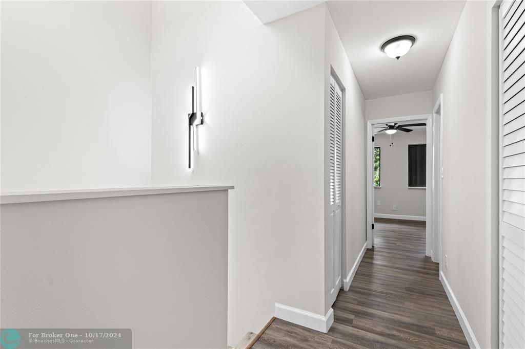 For Sale: $409,990 (2 beds, 1 baths, 888 Square Feet)