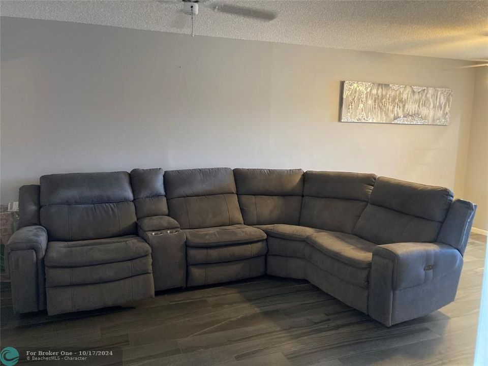 For Sale: $189,000 (2 beds, 2 baths, 1272 Square Feet)