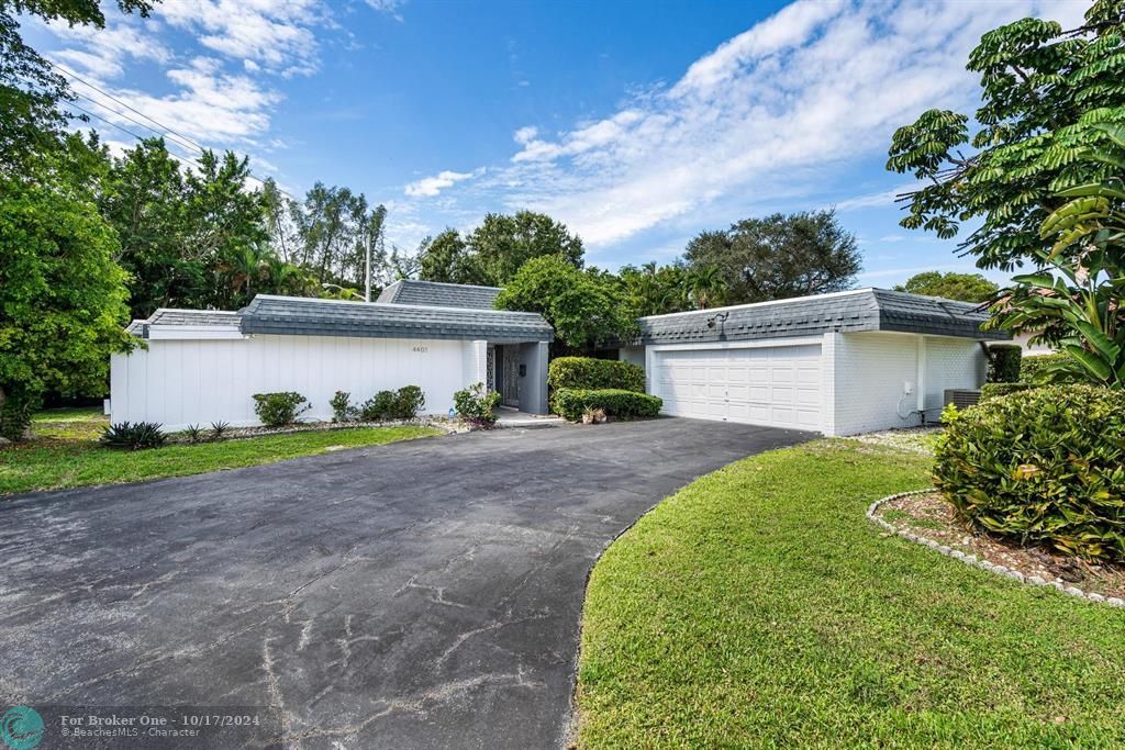 For Sale: $719,900 (3 beds, 2 baths, 2997 Square Feet)