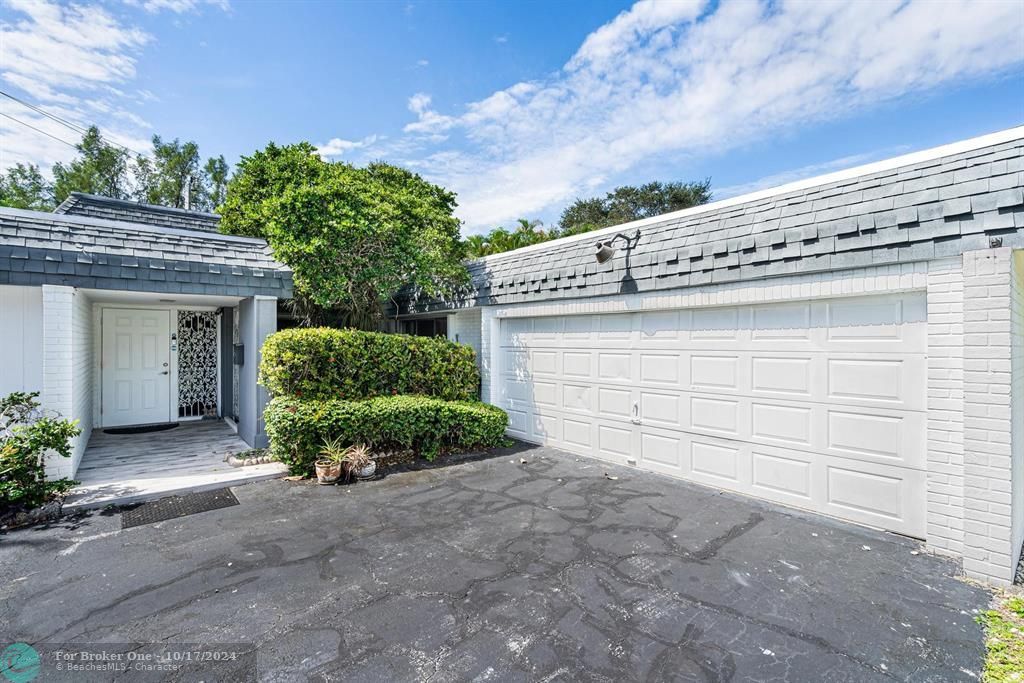 For Sale: $719,900 (3 beds, 2 baths, 2997 Square Feet)