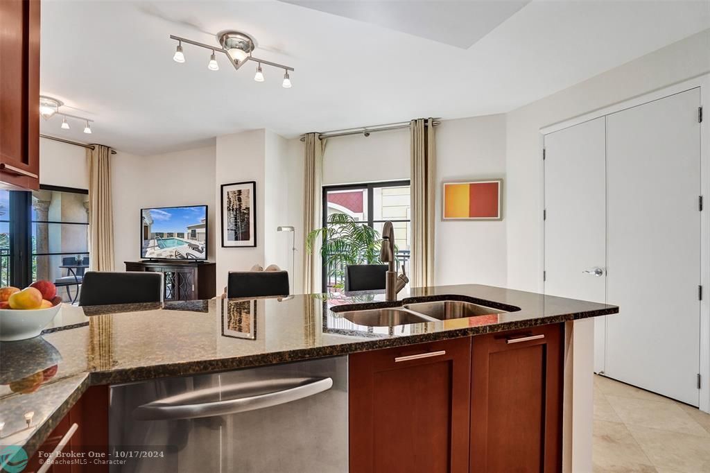 For Sale: $725,000 (2 beds, 2 baths, 1570 Square Feet)