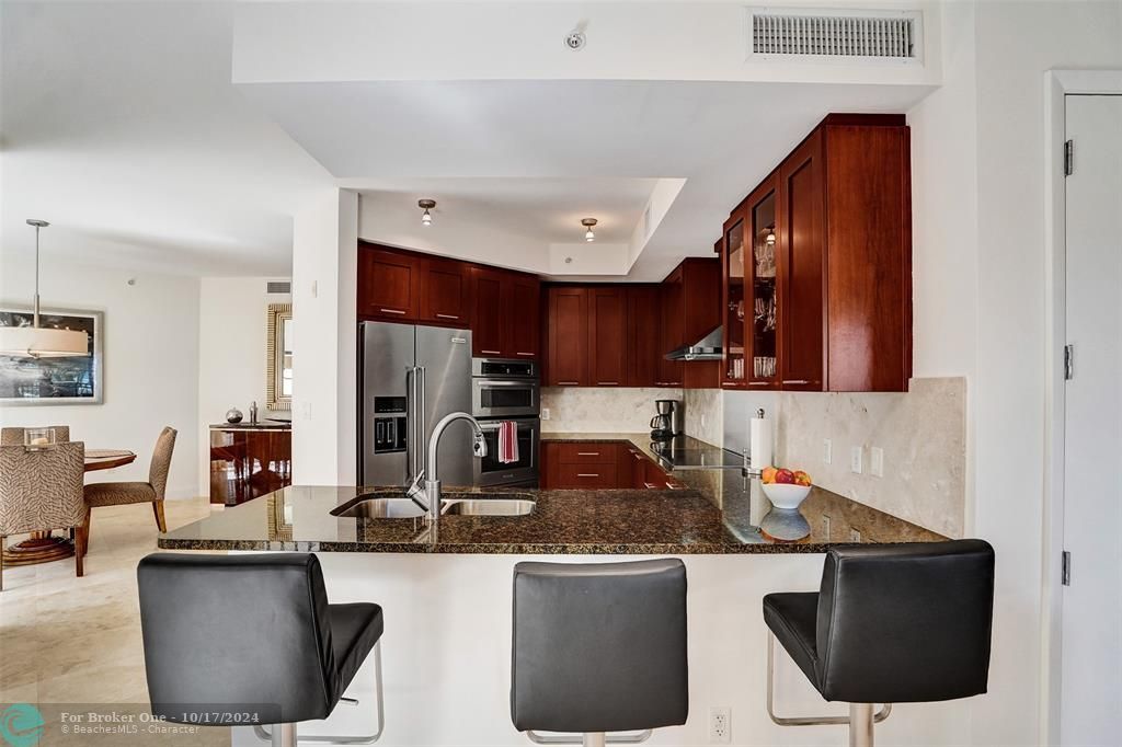 For Sale: $725,000 (2 beds, 2 baths, 1570 Square Feet)