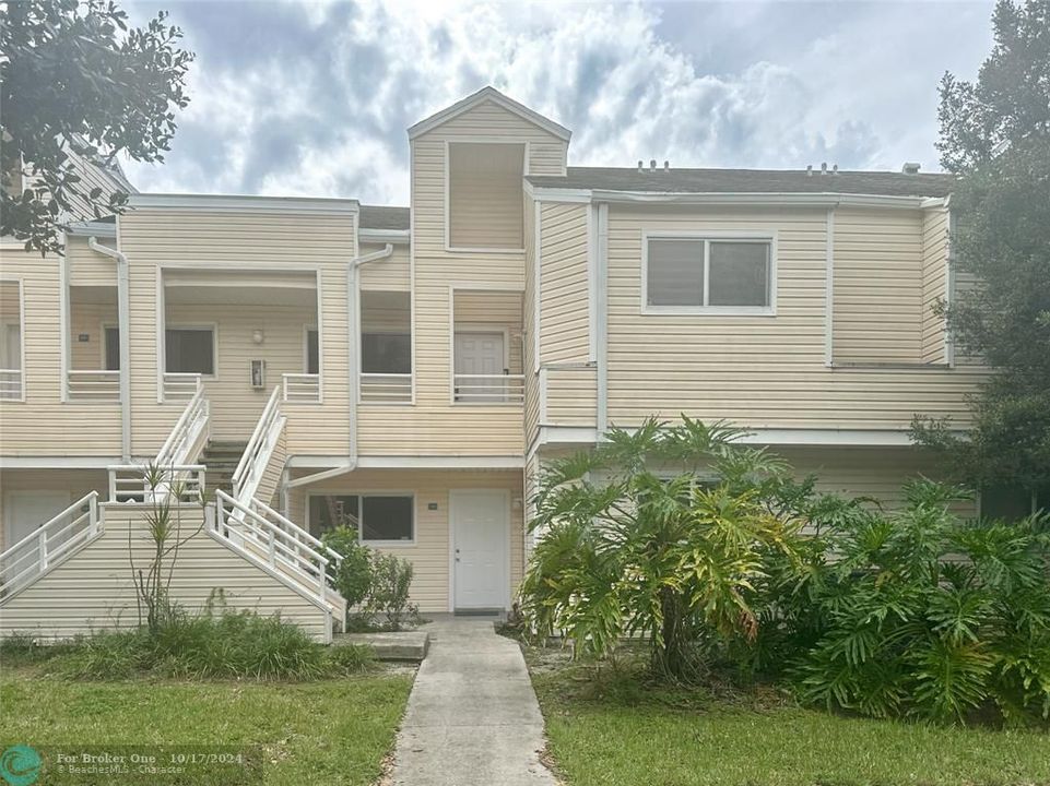 For Sale: $229,000 (2 beds, 2 baths, 1020 Square Feet)