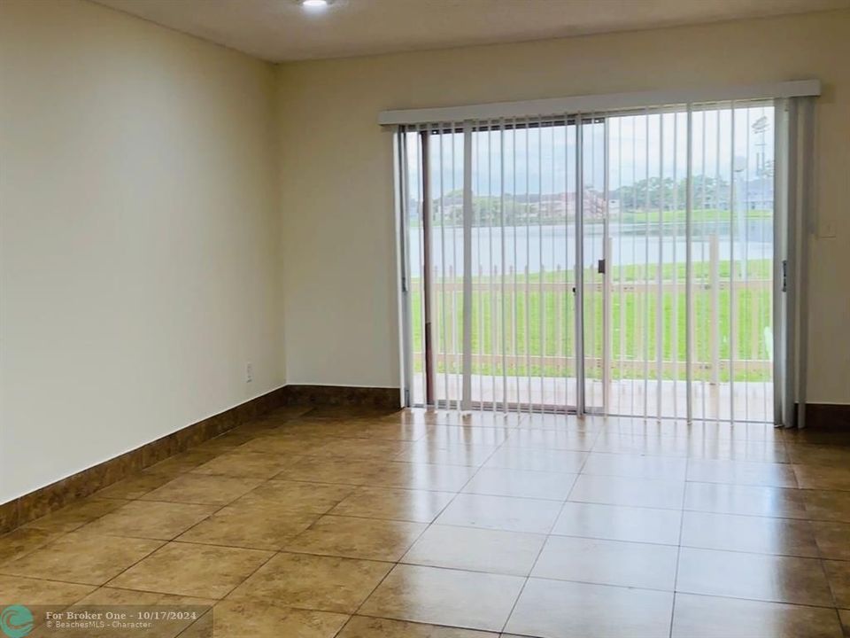 En Venta: $229,000 (2 camas, 2 baños, 1020 Pies cuadrados)