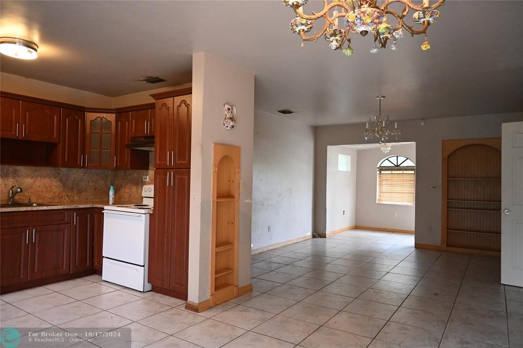 For Sale: $550,000 (4 beds, 2 baths, 1471 Square Feet)