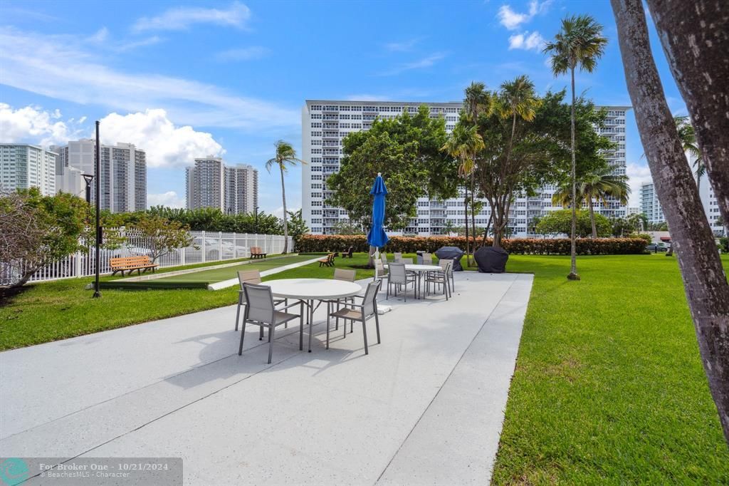 For Sale: $439,900 (2 beds, 2 baths, 1120 Square Feet)