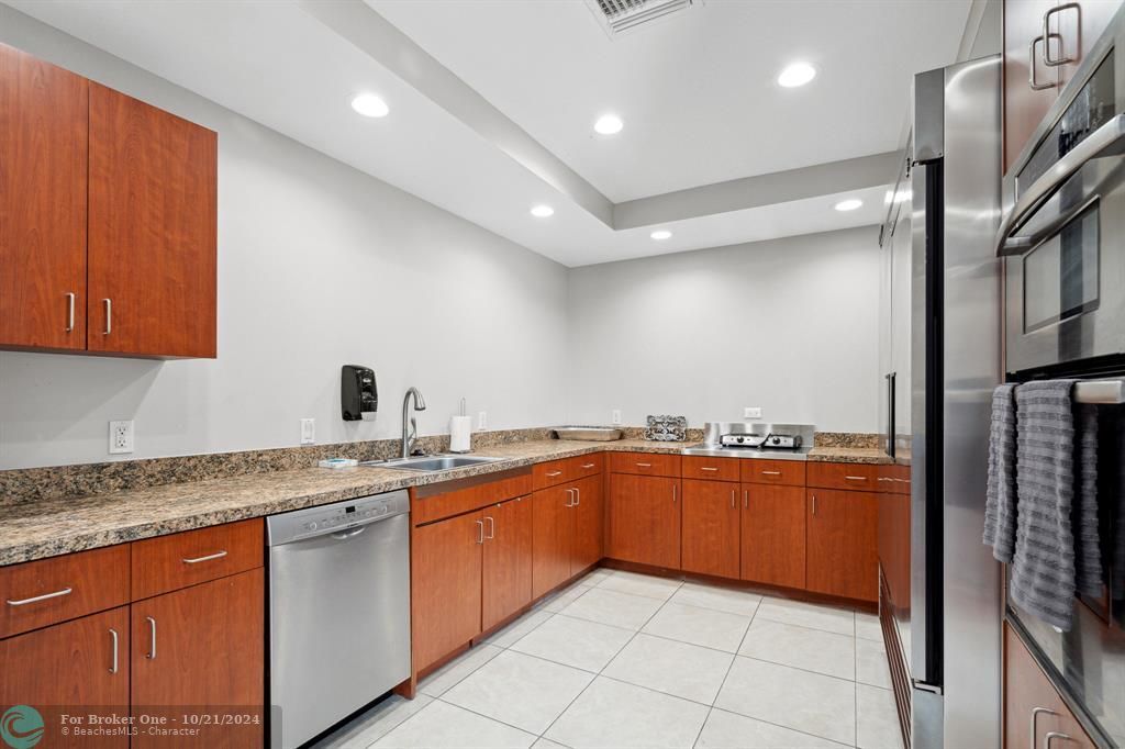 For Sale: $439,900 (2 beds, 2 baths, 1120 Square Feet)