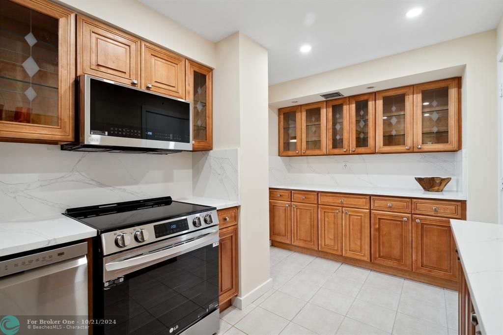 For Sale: $439,900 (2 beds, 2 baths, 1120 Square Feet)