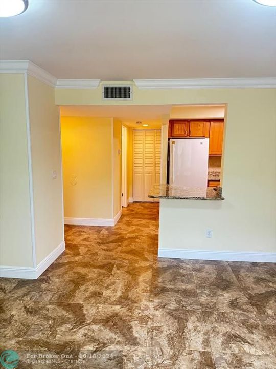 For Rent: $1,750 (2 beds, 1 baths, 820 Square Feet)