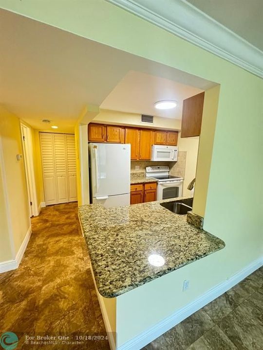 For Rent: $1,750 (2 beds, 1 baths, 820 Square Feet)