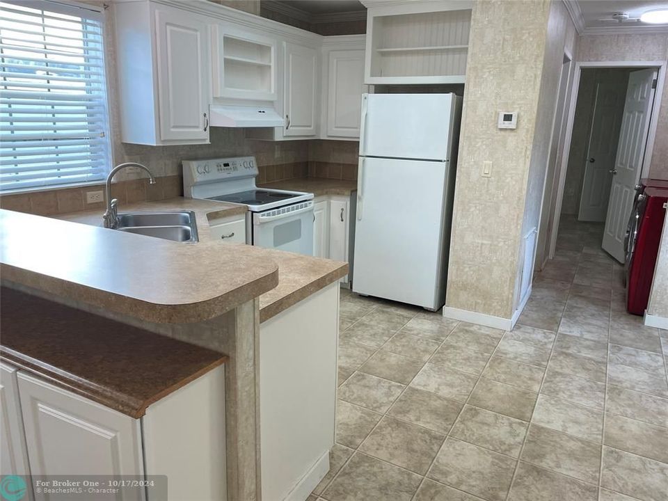 For Sale: $199,900 (2 beds, 1 baths, 700 Square Feet)