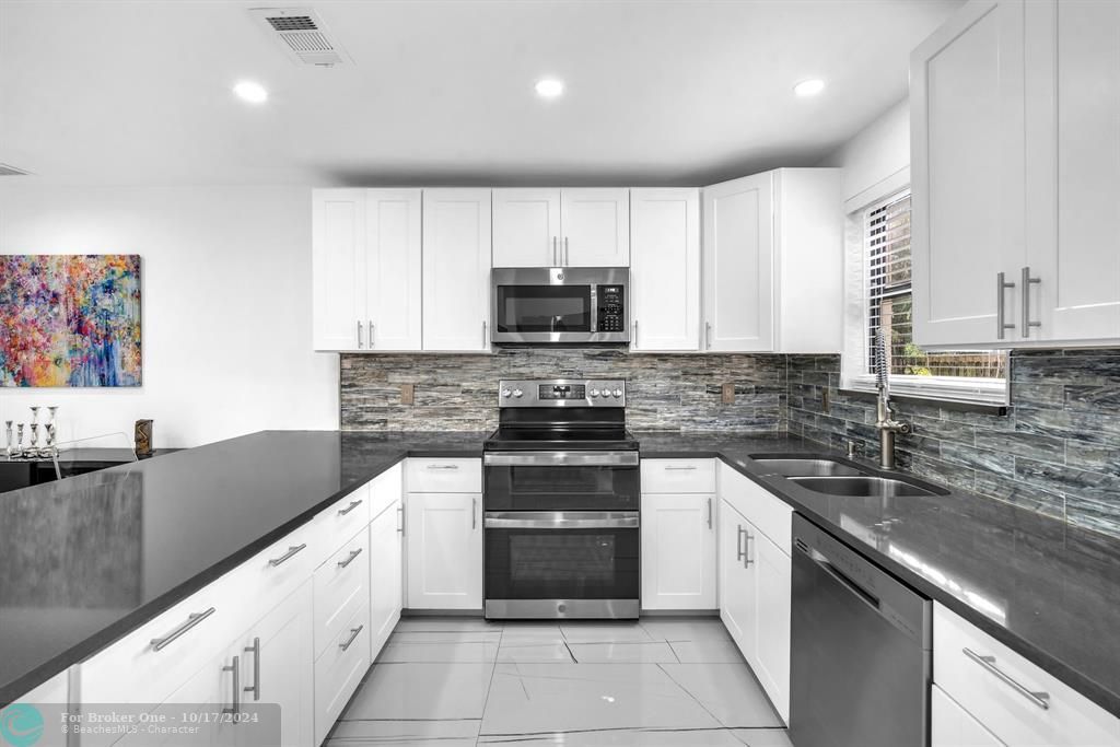 For Sale: $439,000 (2 beds, 2 baths, 1526 Square Feet)