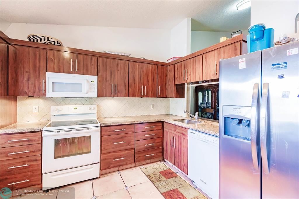 For Sale: $360,000 (2 beds, 2 baths, 1484 Square Feet)