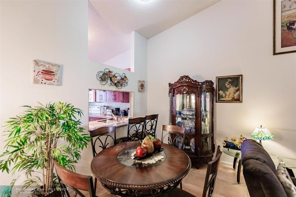 For Sale: $360,000 (2 beds, 2 baths, 1484 Square Feet)