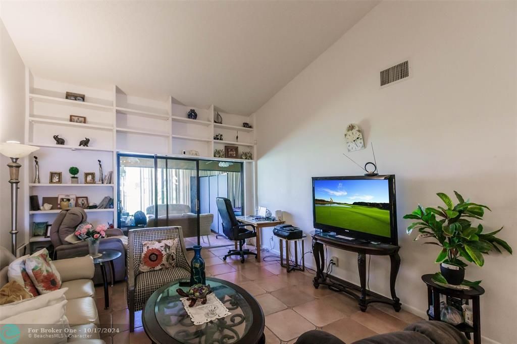 For Sale: $360,000 (2 beds, 2 baths, 1484 Square Feet)