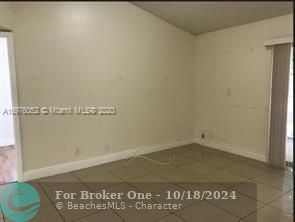 For Rent: $1,900 (2 beds, 1 baths, 920 Square Feet)