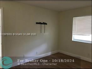 For Rent: $1,900 (2 beds, 1 baths, 920 Square Feet)