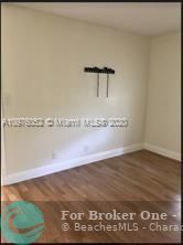 For Rent: $1,900 (2 beds, 1 baths, 920 Square Feet)