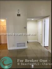 For Rent: $1,900 (2 beds, 1 baths, 920 Square Feet)