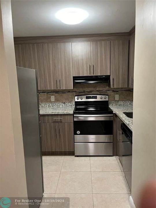 For Rent: $1,850 (1 beds, 1 baths, 800 Square Feet)