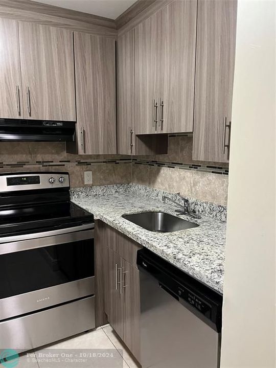 For Rent: $1,850 (1 beds, 1 baths, 800 Square Feet)