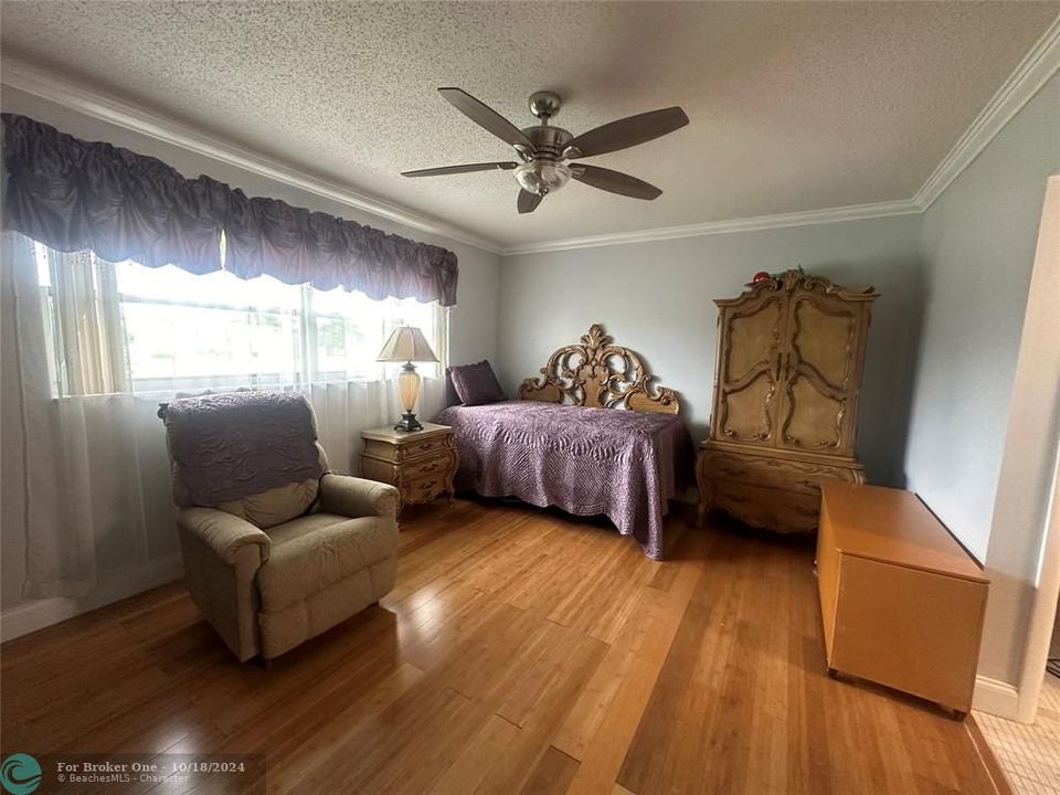 For Sale: $1,850 (2 beds, 2 baths, 920 Square Feet)